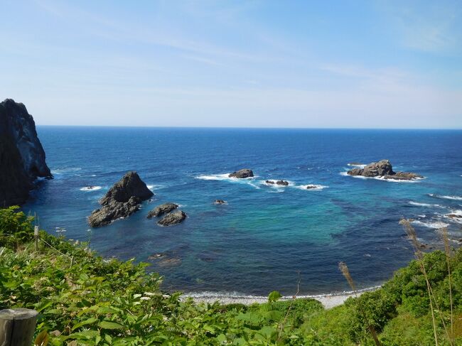 路線バスで積丹半島の東側を観光しました。午後は神威岬を後にし、島武意海岸を訪問します。