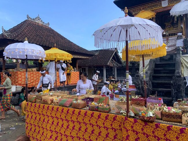 Selamat hari raya Kuningan<br />今日はクニンガンです。<br />ガルンガンに地上に降りてこられた、神々や祖先霊が天上界に戻られると言われている日です。<br /><br />早く終息し、ずっと穏やかな日々が過ごせますように