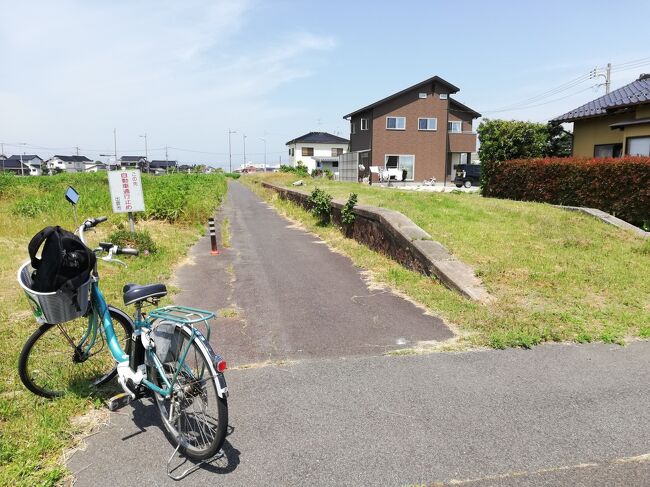 弾丸海外の旅とか、マニアックな国内の旅を好む私ですが、<br />たまには「ベタ」(関西芸人がいうところの定番中の定番の意)<br />なサイクリングを楽しむことがあります。<br />今回は、島根県の「一畑電車サイクルトレインを利用して大社線サイクリングロード」を紹介します。<br />youtubeチャンネル<br />https://www.youtube.com/channel/UCNr4mIN6HdURGFu03WUrSpA<br /><br />★ベタなサイクリングシリーズ<br /><br />4時間で走破したつくばりんりんロード(茨城)<br />https://4travel.jp/travelogue/11744442<br />途中で断念したつくば霞ヶ浦りんりんロード(茨城)<br />https://4travel.jp/travelogue/11732270<br />北陸鉄道サイクルトレイン&白山比咩神社&金沢&ハントンライス(石川)<br />https://4travel.jp/travelogue/11747035<br />養老鉄道サイクルトレインで、養老天命反転地&大垣(岐阜)<br />https://4travel.jp/travelogue/11742960<br />伊賀鉄道サイクルトレイン&四日市とんてき&台湾まぜそば(三重&愛知)<br />https://4travel.jp/travelogue/11739837<br />近江鉄道サイクルトレインで愛知川宿&多賀大社&鳥居本宿&五箇荘(滋賀)<br />https://4travel.jp/travelogue/11758169<br />水間鉄道サイクルトレイン&はりはり鍋&ガッチョ料理(大阪)<br />https://4travel.jp/travelogue/11738917<br />レンタサイクルで下津井電鉄廃線跡“風の道”(岡山)<br />https://4travel.jp/travelogue/11742445<br />一畑電車サイクルトレインで“大社線サイクリングロード”(島根)<br />https://4travel.jp/travelogue/11761886<br />7時間で走破したしまなみ海道(愛媛&広島)<br />https://4travel.jp/travelogue/11687226<br />5時間で走破したとびしま海道(広島&愛媛)<br />https://4travel.jp/travelogue/11722276<br />ことでんサイクルトレイン&讃岐うどん(香川)<br />https://4travel.jp/travelogue/11742207