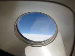 梅雨の宮古島へ～1～　機上から見た空は青かった。
