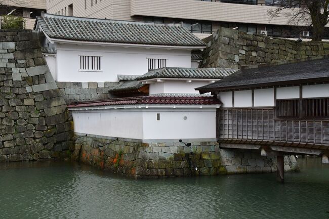 福井城、一乗谷城、越前府中城、新善光寺城、金剛院城、龍門寺城を訪れた。<br /><br /> 福井城は相変わらず本丸跡に県庁が。<br /> いい加減、移転すればいいのに、と思う。<br /><br /> 一乗谷城にも行った。<br /> 山上の山城まで行く気満々だったが、前日の雨で山道がぬかるんでいて、命の危険を感じる程だったので途中まで登って断念。<br /> 一乗谷城遺跡を巡るに留めた。<br /><br /> 越前市では、武生名物とされるボルガライスを食した。<br /><br /> 天候にはイマイチ恵まれなかった。<br /> それでも悪くはなかった旅だった。