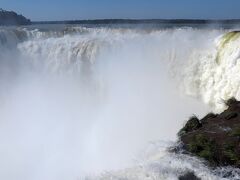 冬のイグアス　水煙多めの悪魔の喉笛