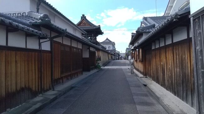 大阪日帰り旅行で貝塚市、岸和田市、大阪市住吉大社(口コミをご覧ください)、最後に富田林を訪れました。<br />寺内町と言われ、中世には宗教都市として栄えました。<br />今でも古い町並みが現存していて重要伝統的建造物群保存地区に指定されています。