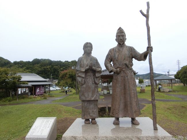 大河ドラマ館で頂いた地図を元に、北条のゆかりの地を歩いてみました。<br /><br /><br />蛭ケ島公園まで徒歩で往復。<br />富士山を向く（悪天候で富士山はは見えなかったけど）頼朝と政子の像を見てきました。<br />車で守山のふもとまで移動し、<br />光照寺～願成就院～真珠院～史跡北条氏邸跡～北条政子の産湯の井戸～成福寺<br />と歩いて駐車場に戻ってきました。<br /><br />この後、車で移動して狩野川の反対側へ。<br />北条義時の館跡～北条寺<br />と巡り、韮山をあとにして伊東に向かいました。<br /><br /><br />北条氏ゆかりの場所の散策。<br />雨の中でしたが楽しかったです。