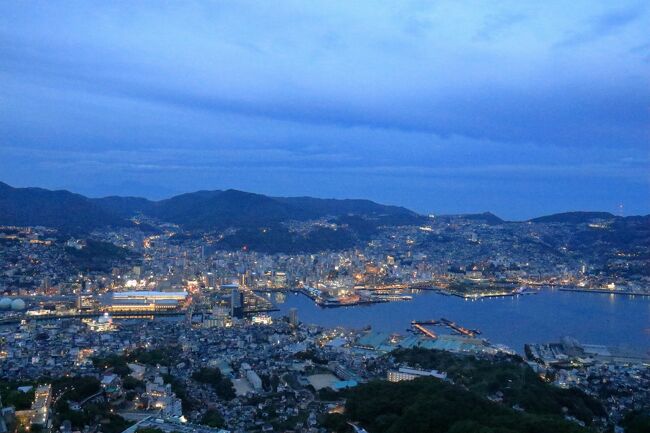 №7は、鹿児島県の観光と、指宿駅から指宿のたまて箱号とさくら号で新鳥栖駅に向かうまででした。<br />№８は、今回の旅の最終章で、長崎市内の観光を中心に、そして帰路を紹介させていただきます。<br /><br />長崎に寄るのは妻の願望で、大阪で一緒に仕事をしてい妻の友人に会うため<br />です。彼女が長崎に転居して数十年、このようなチャンスは今後できないかもと思い、長崎観光を計画に入れることに。<br />その関係で、到着日には妻は友人と食事に、私はひとりで初めての稲佐山夜景観光を楽しみました。<br />長崎には近年軍艦島観光で来てはいましたが、市内の主要観光地は数十年ぶりでしたので、定期観光バスの初心者コースをも楽しみました。<br /><br />今回の旅行は、当初はフルムーンパスを利用して九州旅行を計画していたのですが、折角行くのであればと12日間を利用することに。。<br />私たちは旅行が趣味で、日本の主な観光地は概ね行っていましたので、またどうしても行ってみたい所や、乗ったことのない新幹線とＪＲの観光列車などを中心に考えてのコースとなりました。<br /><br />旅行が終わって、美味しかった食事や、絶景などを思い出しながら旅行記を書いています。<br />旅行中は概ね天気にも恵まれ、思い出に浸ったり、また新たな発見と非常に充実した旅でした。<br />年も年になってきましたので、長旅に耐えれるか心配でしたが、体調を崩すこともなく無事終えることができました。<br />このようなJRを利用しての長旅は初めてでしたが、移動が楽だし、駅弁なども楽しめたり、本当に満足できた旅でした。<br />最後になりますが、このフルムーンパスは非常にお得で、便利でした。<br />函館から鹿児島までグリーン車で移動で来たのだから、普通で買えばいくらかかるのでしょう？<br /><br />11日目<br />（さくら号）－新鳥栖駅ー（かもめ号）ー長崎駅・・長崎【泊】　夜：稲佐山で夜景観光<br />12日目<br />長崎・・長崎駅前＝（長崎市内定期観光バス）＝長崎駅前/長崎駅ー（かもめ号）－博多駅ー（さくら号）－姫路駅ー（ＪＲ）－明石駅<br /><br />最後まで見ていただきありがとうございました。<br /><br />