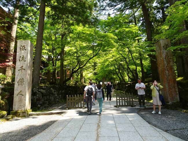 今年のGWは北陸をまわってきました。福井、石川、富山、そして岐阜の白川郷へ。羽田での前泊を合わせると5泊6日の旅です♪。たっぷり観光を満喫し、地元グルメも楽しみました。毎日しっかり歩き、少しは運動不足を解消できたかな(笑)?!。今回は「永平寺へ!」編です。<br /><br /><飛行機><br /> JAL 羽田=小松<br /><br /><ホテル><br /> 5/3 羽田エクセルホテル東急<br /> 5/4 金沢東急ホテル<br /> 5/5 天然温泉 富山 剱の湯 御宿野乃<br /> 5/6 ハイアットセントリック金沢<br /> 5/7 ANAホリデイ・イン 金沢スカイ<br /><br /><スケジュール><br /> 5/3 羽田エクセルホテル東急へ、「GGG,CAFE」でカフェ<br /> 5/4 JALで小松空港へ、永平寺へ、「永平寺の館 雲粋」でランチ