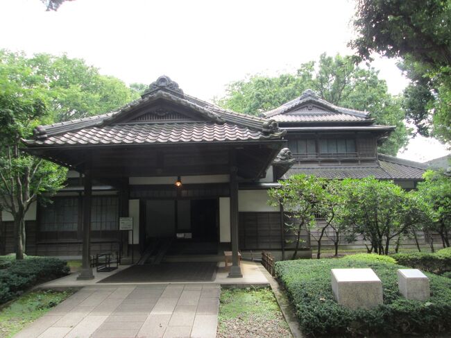 江戸東京建物園 東京都小金井市 行程2時間42分 <br />「日時」2021年8月25日 <br />「アクセス」JR武蔵小金井駅下車、西武バスで小金井公園西口下車、徒歩5分<br />「参考案内書」江戸東京たてもの園発行パンフレット<br />「コース概要」梶野公園・下染屋稲荷神社・長昌寺・市杵島神社・北関野八幡神社・小金井公園・真蔵院に寄り、江戸東京たてもの園に到着。(ビジターセンター)入口施設の建物は1940年に開催された紀元2600年記念の式典のために建設された式殿(旧光華出殿)です