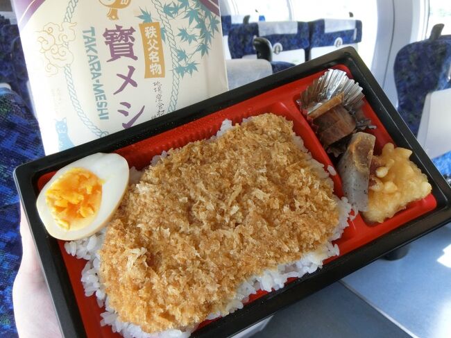 わらじカツ弁当　990円　秩父駅   同じ包装紙でぶたみそ 弁当が有るので注意！　自分は間違えた(&#39;_&#39;)  ※プライスカードが逆だったんです。納得できないので長瀞から再び戻ってゲットしました。