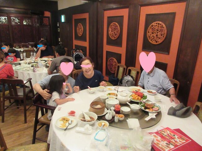 「異国情緒は味わえた?」の旅の最終日。今日は昼食を長男と孫娘と一緒に食べる予定でワクワクして朝起きました。孫娘と会うのは久しぶりです。LINEで写真やビデオが送られてきて楽しみに見ていますが、やはり実際に会うことができるのは嬉しいです。<br />午前中に前から乗ってみたかったYOKOHAMA AIR CABINと行ってみたかった赤レンガ倉庫に行くことにしました。ただ赤レンガ倉庫は現在は休館中なので外からしか見ることができません。すぐ近くにあるカップヌードルミュージアムへも行くことにしました。<br />ミュージアムでは安藤百福さんのカップヌードル誕生までの歴史が分かってとても興味深く見学することができました。<br />お昼の待ち合わせの時間に現れた長男と孫娘。「孫は目の中に入れても痛くない」と言われますが、本当にそう思います。どのようなしぐさをしても写真に収めたい可愛さです。<br />この日の中華街はとても混んでいて、コロナ以前の賑わいを見せていました。お昼時は特に人出が多く、最初に行った華正樓は1時間の待ち時間、次の萬珍楼も満席で、3番目の順海閣でやっと席に着くことができました。<br />まだ孫娘は一緒に中華を食べることはできませんが、そのうちに同じものが食べられるようになるのを楽しみにしています。<br /><br />6月16日 ACAO FOREST<br />6月17日 ジャカランダ親水公園 山口美術館(長男と共に)<br />6月18日 大磯プリンスホテルインフィニティープール コニカミノルタ <br /> プラネタリウム<br /> 横浜中華街・萬珍楼<br />6月19日 YOKOHAMA AIR CABIN カップヌードルミュジアム <br /> 赤レンガ倉庫 横浜中華街昼食(長男と孫娘と共に)・順海閣<br />