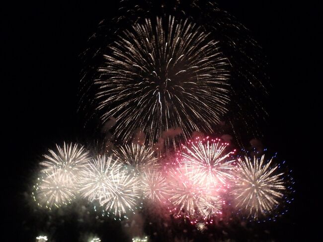 いよいよ3年振りに大曲の花火(全国花火競技大会)が夏の終わりに帰ってくる。毎年の楽しみにしていた花火大会だけあって、開催(再開)決定の報に大喜びしてしまった。と、大喜びしてもチケットが無ければ見ることができないので2019年と同じく現地へ行って手に入れるぞ!。7月3日に大曲商工会議所による直接販売が1日だけ行われるので、これに合わせることに(インターネットでの販売もあるが確率が低そうだ)。<br /><br />ということで土曜日仕事が終わり帰宅後に支度してからのドライブスタート。