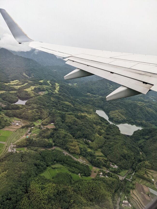 JALのどこかにマイルを使ってどこかへ行く旅は2回目。<br />今回も何度も何度も候補地を表示させ…最終的に「高知.高松.長崎.福岡」のどこかに行くプランで申込!!行き先決定までどきどきわくわく(^o^)…と思ったら翌日には行き先が「高松」に決定したとのメールが来ました!実は4つの候補地のなかで1番行ってみたかったのが高松!<br />うどんも食べたい、金毘羅さんにもお参りしたい、小豆島にも行ってみたい…盛り沢山の2泊3日になりました。