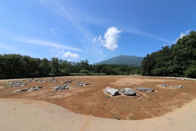 弘前駅からレンタカーで津軽の縄文遺跡群を回りました。３つの縄文遺跡は世界遺産にも登録されています。十三湖まで足を延ばし、名物のしじみラーメンをいただきました。津軽のシンボル、絶景岩木山はどこからも見えました。