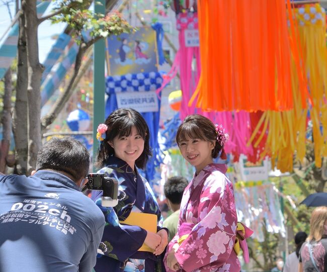 ３年ぶりに、平塚で七夕まつりが開催されました。<br /><br />取材中のお２人は、湘南ケーブルネットワークの、(左)太田眞琴アナと、(右)深井瞭アナ。<br />