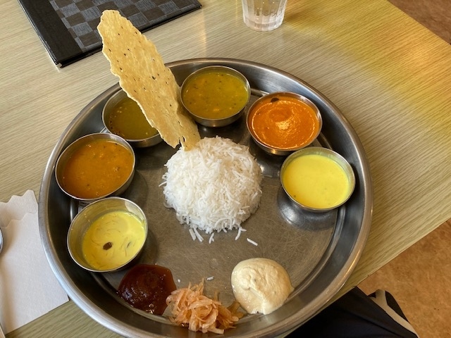 本日は前から行きたかった南インド料理店に行ってきました。<br />町田から乗り換え古淵駅から結構歩きましたが、美味しい料理が頂けて満足でした。<br /><br />お店：ミライ　南インド料理<br />