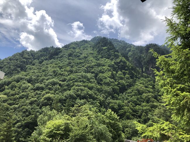 初めての新穂高ロープウェイ。めっちゃ楽しみ！<br />朝イチに乗ろうと平湯温泉バスターミナルを出発したものの、出遅れた！もうすでに行列ができていたのです…。