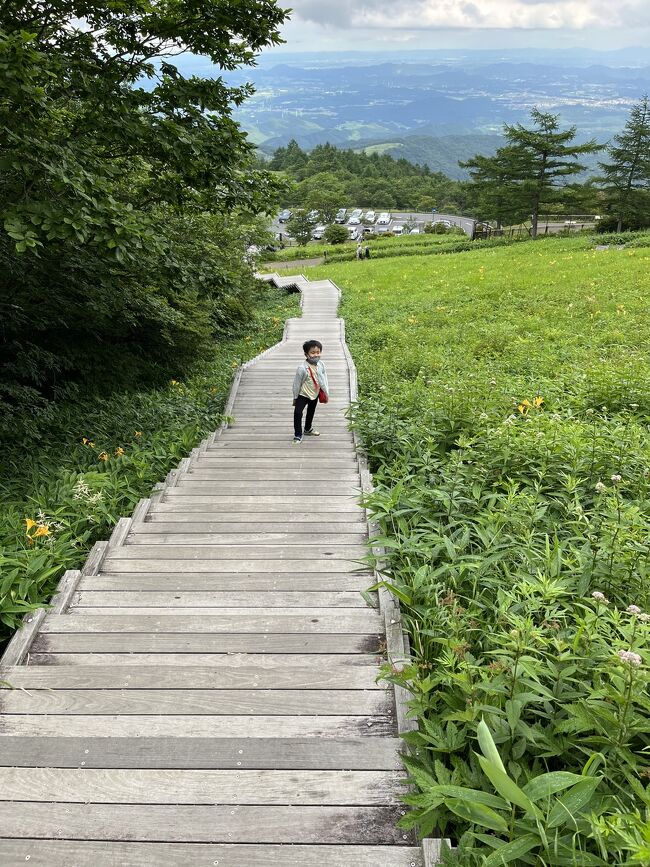 妹家族との両親への接待旅行、3月位に鬼怒川温泉を予約していましたがコロナが増えていた為延期に、リスケして場所も県民割で予約出来た大江戸の日光霧降へ変更です。<br />お天気が良くなかったですが楽しめました。