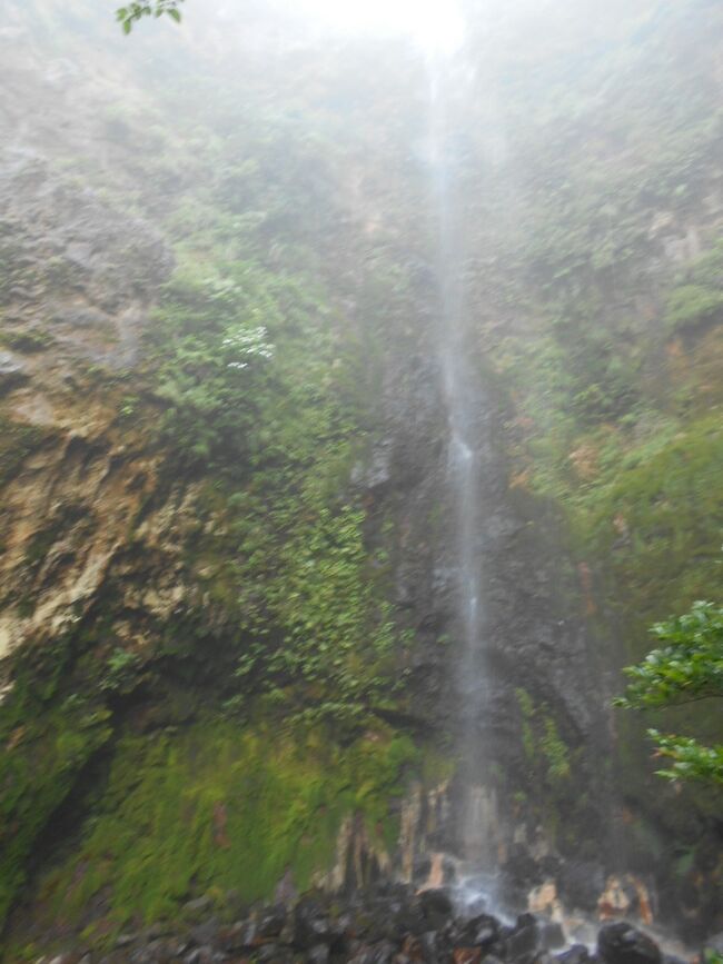 八丈の秘境、唐滝と硫黄沼へのトレッキング、下山後は温泉へ。路線バス利用の旅。