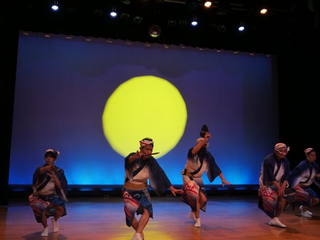 徳島で楽しみにしていたのは、阿波踊りと渦潮見学です。阿波踊りは、ユーチューブで新橋連の女性がリズカルに小気味よく踊っているのを見て、はまってしまい、ぜひ生でたいと思っていました。すると阿波踊り会館で公演を開催しているということで、HPを見てみると、コロナのため、平日昼公演が16時<br />開催が休止となり、毎日開催していた20時からの夜公演は土曜日ののみの開催となっていました。このため、公演をみるためには、15時までに室戸岬から阿波踊り会館まで行かなければ間に合いません。カーナビの検索では、15時を過ぎる予定でしたが、比較的早く14時前について公演を楽しめました。また、翌日は、渦潮見学、大塚国際美術館見学、一番札所を回ってきました。<br />