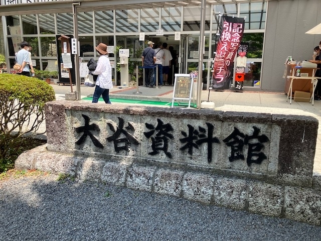 今年は例年になく早々に梅雨明けした関東地方。案の定、その後は40℃近い日が続きいきなりの猛暑到来。<br />旅の目的は、日本各地に数軒あるクラシックホテルの一つ「日光金谷ホテル」に泊まることと、来年のＮＨＫ大河ドラマは「どうする家康」に決定。日光東照宮が人気沸騰になるのは必定。<br />その前に・・・ということで、1泊で栃木県へ行きました。<br />初日には宇都宮餃子をいただき、大谷石の大谷資料館は初体験でした。2日目は、高速のＳＡでしか食べたことの無かった「佐野ラーメン」を実食。大満足でした！