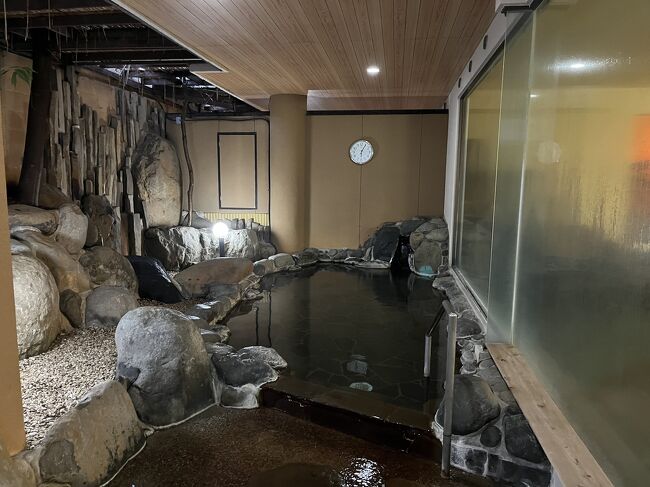 急遽2泊する事になって久しぶりの伊東園別館さんにお世話になりました。<br />3連休の土曜日で当日の検索で唯一空室が有りました。<br />別館さんは伊東園グループの中で15年以上前に我が家が初めてお世話になった宿でした。<br />本投稿は、殆ど画像も撮りませんでしたので内容の薄い投稿になってしまいました。<br />m(_ _)m<br /><br />