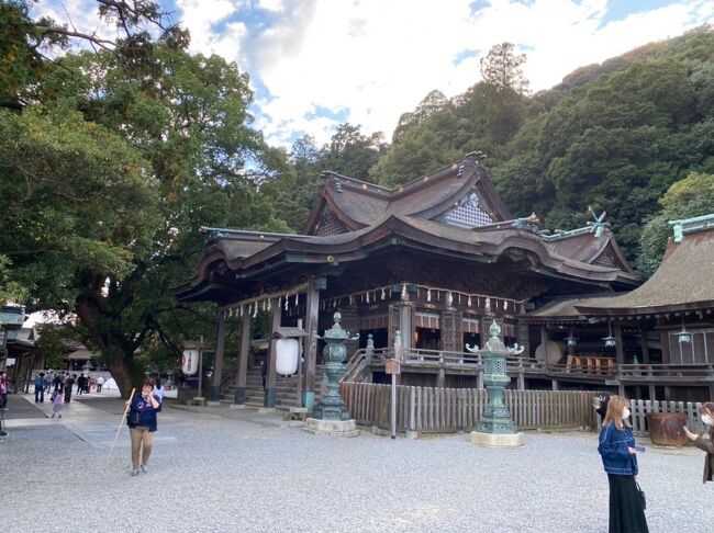 2021年11月に行った四国3日間の旅行記です。<br /><br />1日目<br />羽田空港→松山空港<br />松山城<br />道後温泉<br /><br />2日目<br />金刀比羅宮<br /><br />3日目<br />鳴門海峡<br />鳴門の渦潮<br />松山空港→羽田空港<br /><br />この旅行記④は2日目です。