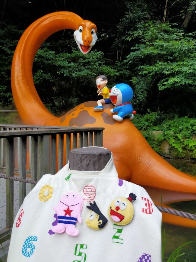 オバQに出てくるドロンパのフェルトマスコットを作ったら我ながらかわいくてかわいくて。他にも色々作ってフェスしよう!と思いたち、藤子F不二雄ミュージアムに行ってきました。<br /><br />そして私は箱根駅伝がわりと好きなのですが2年連続最下位だけど頑張っている専修大学を来年は沿道で応援してみようかと(コロナ次第)思っています。そんなわけでタオルでも買おうかな、とちょっと専修大学にも寄ってみました。