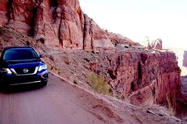 憧れの4WDの聖地モアブで、絶叫の断崖絶壁トレイルを走破 (Moab 4WD driving on cliffhanger)