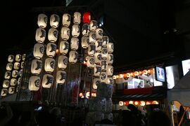 宵山の四条通は歩行者天国。明かりの灯った山鉾を鑑賞＠3年ぶりに開催の祇園祭を初めて観にいきます【2】
