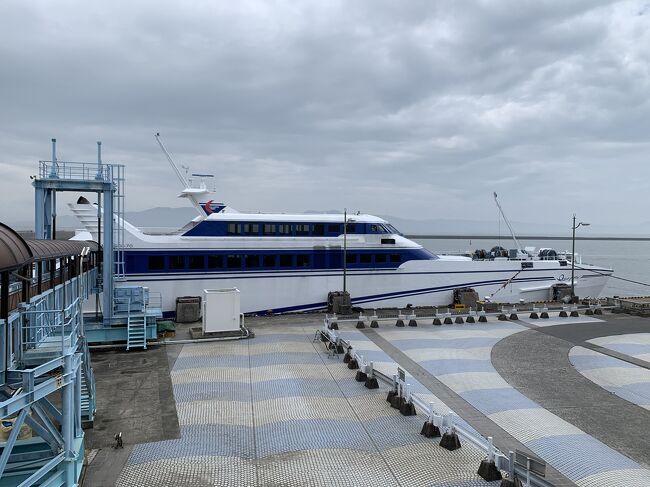 熊本から入り長崎から出る6泊7日の温泉一人旅<br />ANAのマイルセールを利用した旅です<br />長めの一人旅は2年ぶり以上でなんだか緊張しました<br /><br />③は熊本県から長崎県へ移動です<br />まず熊本港から熊本フェリーで島原港へ。そこからバスで雲仙温泉東園(あずまえん)へむかい1泊。翌日バスで諫早駅へむかいました<br /><br />②からすこし間が開いてしまいましたが、ご覧いただだければ嬉しいです<br />