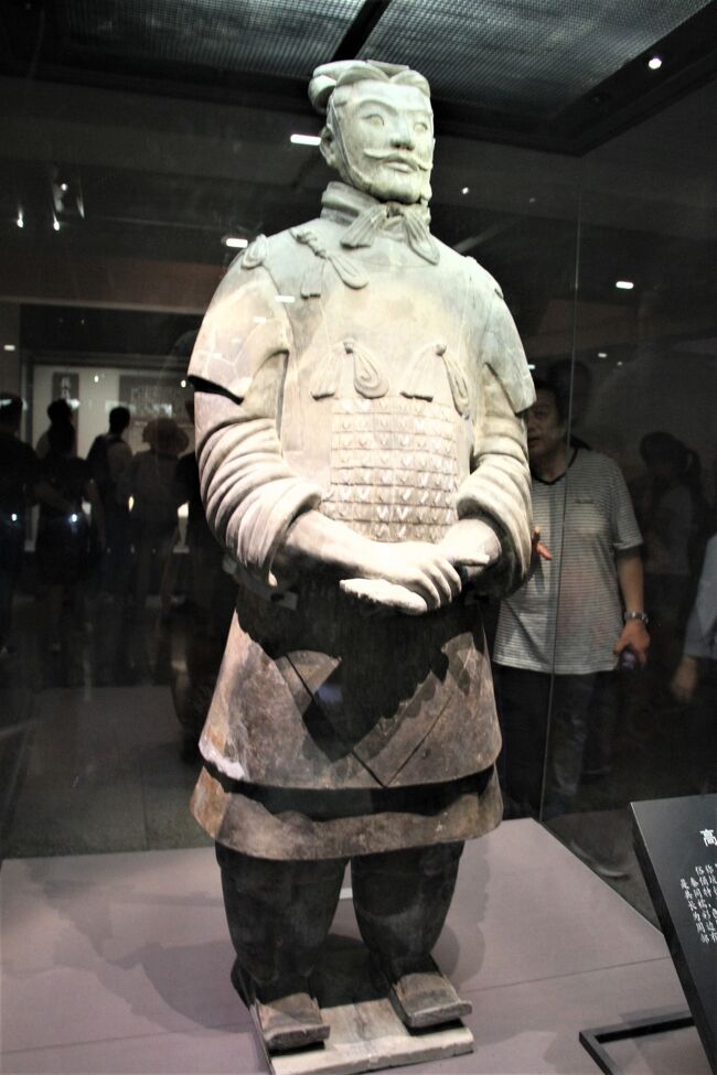 初めての中国　シルクロードの旅　１９　始皇帝の地下軍団（秦始皇兵馬俑博物館３）２号抗と文物陳列庁