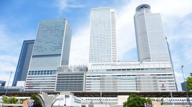 ANAスカイコインの残額(12,200円分)があった為、これ+追加金額を使って、何処かに行きたいと以前から考えていました。<br /><br />そんな中、日程的に行きたい先の候補地(愛知県)の週間天気予報が良い、乗りたい便に空席が多い、ANAダイナミックパッケージ(旅作)の代金もそう高くない(選択する便やホテルによって変動しますが)、中部国際空港内にある「FLIGHT OF DREAMS 」にも行きたいと思っていた事もあり、名古屋1泊2日の旅に行く事に急遽決めたのです。<br /><br />「FLIGHT OF DREAMS (フライト・オブ・ドリームズ)」公式サイト<br />https://www.centrair.jp/event/enjoy/flightpark/index.html<br /><br />名古屋市内に移動するのも面倒だったので、中部国際空港(セントレア)敷地内のホテルでも良かったのですが、名古屋市内のビジネスホテルを選択した方が、旅行代金が安かったので、名古屋駅太閤通口(新幹線)側直近のホテル(三交イン名古屋新幹線口)に泊まる事にしたのです。<br /><br />「三交イン名古屋新幹線口」公式サイト:https://www.sanco-inn.co.jp/nagoya/<br /><br /><br />今回の、日程・行程は下記の通りです。<br /><br /><br />7月24日(日)<br /><br />・福岡空港展望デッキから飛行機眺望<br />・福岡空港ANAラウンジ利用と飛行機眺望<br /><br />福岡 10:10-ANA3858(スターフライヤー運航便)-名古屋(中部) 11:30<br /><br />・名鉄特急で、中部国際空港から名古屋駅に移動<br />・名鉄名古屋駅からホテル(三交イン名古屋新幹線口)に移動して荷物預け<br />・エスカ地下街&名古屋駅桜通口側散策<br />・エスカ地下街で「寿がきやラーメン」のランチ<br /><br />ホテルチェックイン<br /><br />・エスカ地下街にある、みそかつで有名な「矢場とん」で、みそかつをテイクアウトして、部屋で夕食<br /><br />「三交イン名古屋新幹線口」泊 シングルルーム(12平米)素泊まり<br /><br />ホテル公式サイト:https://www.sanco-inn.co.jp/nagoya/<br /><br /><br />7月25日(月)<br /><br />・ホテルから名鉄名古屋駅に移動<br />・特急ミュースカイで、名古屋駅から中部国際空港駅間乗車<br />・機内預け入れ荷物預け後、「フライト・オブ・ドリームズ」に移動<br />・「フライト・オブ・ドリームズ」観賞<br />・中部国際空港(セントレア)内散策と、ラーメンのランチ<br />・セントレアカードラウンジ&JAL、ANA共用ラウンジで時間潰し&休憩<br /><br />名古屋(中部) 16:50-ANA3867(スターフライヤー運航便)ー福岡 18:15 <br /><br />上記の内容での、飛行機+ホテルのダイナミックパッケージ(旅作)の旅行代金は、26,900円ですが、手持ちのスカイコインを引くと、14,700円の支払いでした。<br /><br />-----------------------------------------------------------------------------<br /><br />名鉄名古屋駅から、この日泊まるホテル(三交イン名古屋新幹線口)に移動して荷物を預けた時の時の様子です。<br /><br />写真のコメントは、一部を除いて省略させて頂きます。<br />----------------------------------------------------------------------------<br />これ以前の旅行記。↓↓<br />【福岡空港展望デッキから飛行機眺望】<br />https://4travel.jp/travelogue/11768928<br />【福岡空港ANAラウンジ利用と飛行機眺望】<br />https://4travel.jp/travelogue/11769117<br />【ANA3858(スターフライヤー運航便)福岡~中部〔セントレア〕搭乗】<br />https://4travel.jp/travelogue/11769183<br />【名鉄特急で中部国際空港から名古屋駅に移動】<br />https://4travel.jp/travelogue/11769243