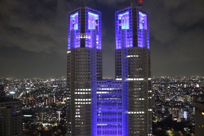 GOTO利用で京王プラザホテルのプレミアグランに従妹と滞在してきました。<br /><br />【チェックイン日】 :2020年12月12日(土)<br />【チェックアウト日】:2020年12月13日(日)<br />【プラン名】:■【期間限定&室数限定 フラッシュセール】最大30時間ステイ × 館内利用券お一人様5,000円相当プレゼント!(プレミアグラン/朝食付き)<br />【お部屋タイプ/宿泊人数】:クラブルーム プレミアグラン・ツイン(禁煙 35.5㎡)/2 名<br />【お部屋数】:1 室<br /> 予約総額(税込):43,100円<br />【宿泊補助額:15,085円】<br />【割引後お支払い料金:28,015円】<br />【地域共通クーポン枚数:1,000円×6枚】<br /><br />4人で行ったので2部屋予約しました。<br /><br />