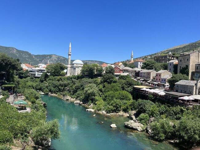 コロナで2年半ぶりの海外旅行。1人旅です。<br />ボスニアのモスタルは、クロアチアのドブロブニクから日帰り。
