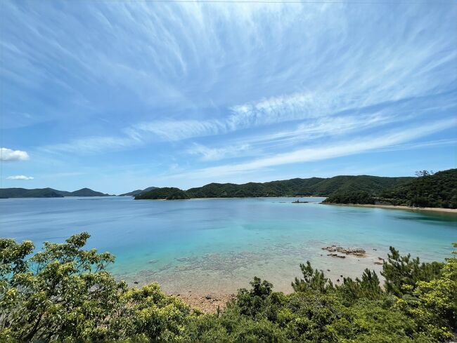 ぴょんさん、けんいちの2人旅です。<br /><br />昨年2021年も奄美大島・加計呂麻島に訪問しましたが、まさかのずっ～と雨雨(+_+)。しかも帰る日に梅雨が明けるというこれ以上ない仕打ちを受けました。8日間も滞在したのに持ち込んだシュノーケルセットを一度も使うことなく退散しました。<br /><br />そこで今年こそは奄美の綺麗な海で泳ぎたいと2年連続で訪れることにしました。今年は奄美瀬戸内町の「加計呂麻島（かけろまじま）」「請島（うけじま）」「与路島（よろじま）」の3島をアイランドホッピングします。<br /><br />加計呂麻島編です。