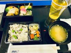 ANA国内線プレミアムクラス　羽田空港ラウンジとお食事付きフライト　
