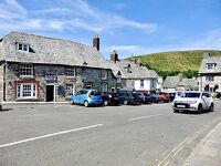  廃墟の古城のふもとにある石造りの村、可愛いコーフカースルのヴィレッジ