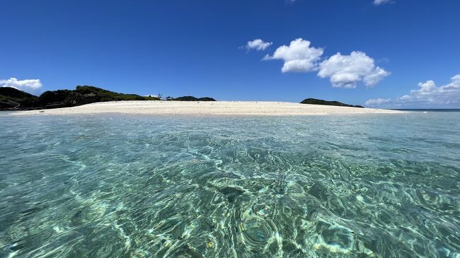 　　2日目はフェリーみつしまで座間味島に移動。小さな船ですがガンガン飛ばしていきます。阿嘉島を経由して25分で到着。その後はDrifterさんでsupの1日ツアーにお世話になりました。座間味の美しい海をシュノーケリングをしたりsupで無人島まで行ったりしました。無人島での自由時間もたっぷりあるので、ビーチで遊んだりsupを各々でしたりとツアーでありながら自分のペースで遊べるのが良かったです。<br />17時のクイーン座間味で那覇に戻り、メルキュールホテル那覇で宿泊。夜は西洋居酒屋壺でいっぱいやり、隣のマックスバリューでお土産を買って就寝。翌日7:15羽田に向けて帰りました。<br />やはり座間味の海は期待を裏切らないなと改めて思いました。