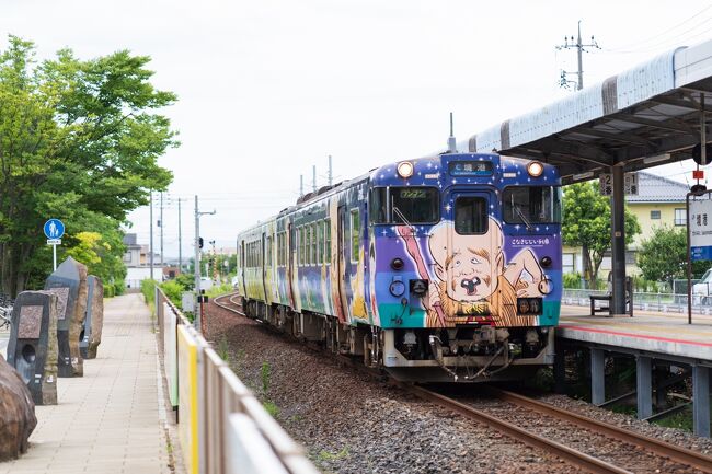 有給休暇が取れたので、どこかにマイルで旅に出ようと申し込んだら、唯一行ったことのない出雲空港に決定、慌てて周辺の観光情報を調べるものの出雲大社以外何がある？ということで、出発一週間前から毎日Web検索。せっかくなら島根だけでなく、鳥取も行ってみようと、境港も行ってみることに。<br /><br />飛行機<br />7/29 HND - IZO JL279 10:00  - 11:30<br />7/30 IZO - HND JL284 16:15 - 17:45<br /><br />移動に利用したチケット<br />縁結びパーフェクトチケット 4000円　3日間有効<br /><br />ホテル<br />天然温泉だんだんの湯　御宿　野乃松江<br />