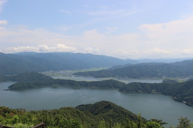 夏休みは「青春１８きっぷ」の季節。<br />今回は東京から夜行バスで名古屋まで行き、そこから「１８きっぷ」で若狭の三方五湖へ行きました。<br />北陸は前日は豪雨で北陸本線も運休の状況でしたが、三方五湖は青空の広がるいい天気で、すばらしい風景を楽しめました。