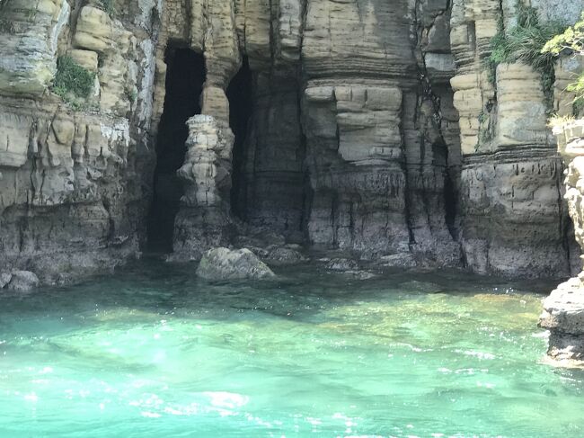 沖縄に行こうかなあと検索してたら、壱岐島の九州在住者対象の県民割発見!!　なになに？　ホテル代＋船代もそもそも割り引かれてる!! クーポンが一人一泊7000円&#8252;︎　行くしかないっ。海にドライブに麦焼酎に大満足な旅となりました。<br />　<br /><br />壱岐市観光連盟　旅行商品「九州在住者限定！壱岐 しま旅体験プラン」<br />往復乗船料（博多港・唐津港・厳原港⇔ 壱岐間）、宿代（1泊2食）、各種体験メニューを揃えた選べる着地型旅行商品(私は1泊1食プラン選定)<br />この時点ですでに8000円の割引あり。<br />さらに、ひとり１泊あたり７,000円相当のクーポンつき！！<br /><br />旅行代金　13000円×2名<br />クーポン　14000円×2名<br />うまく利用すれば、26000円で、滞在費・食費・アクティビティ代・お土産まで賄える!! (結果、36000円となりましたが･･･)<br /><br /><br />