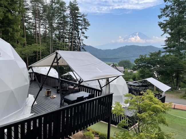 史上最速で梅雨明けした関東地方、そんな初の週末、富士山の見える河口湖周辺にてグランピング旅行をしてきました！車を持たない我が家には電車でふらっと来れて、アウトドアを楽しめるグランピングは最高！駅までの送迎付きのお宿にて、1泊2日の週末グランピングを楽しみました！その滞在記を公開します！