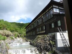 新緑の青森県を旅行(４)　 八甲田山麓の豪雪地帯にある秘湯・酸ヶ湯温泉