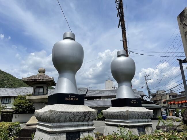 何度も旅した京都ですが、松尾大社駅には初めて降り立ちました。仕事の合間を縫って酒の神様にお参りし、住宅街を散策。そこから嵐山→嵯峨嵐山間を走り抜けました。滞在時間、2時間ほどの小旅行。