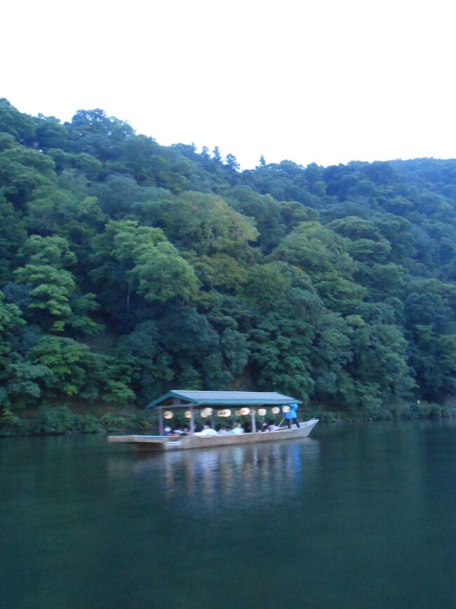 「夏の風物詩ハモ料理のご夕食と嵐山の鵜飼＆トロッコ列車」<br />京都駅集合嵐山解散<br />日帰り10000円が<br />京都魅力再発見プロジェクト補助金適用で5000円<br />京都応援クーポン2000円分付きなので実質3000円は<br />超お得♪