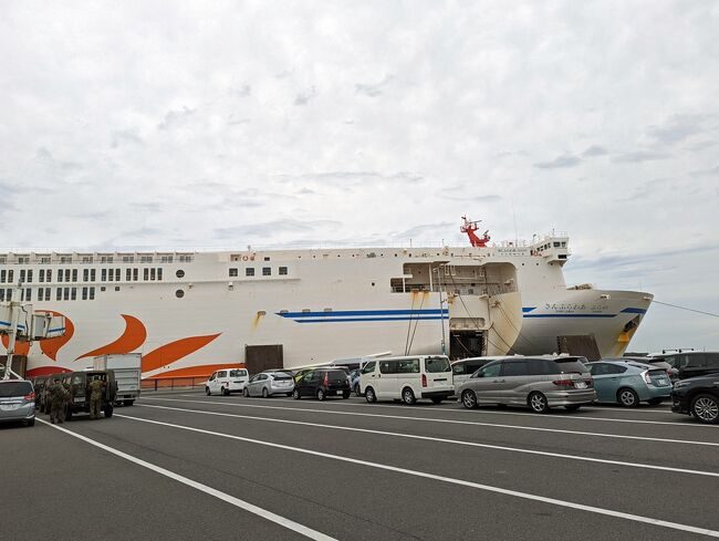 6月下旬、今年もフェリーに車を乗せて北海道へ(旭川→洞爺湖→登別・白老)。昨年お留守番になった義父母を連れていってきました。なので、今回はオールお宿旅です。<br /><br />【旅程】<br />〈1日目〉<br />・サングリーン旭<br />・海鮮レストラン 和久<br />・大洗磯前神社<br />・アクアワールド茨城県大洗水族館<br />・大洗港フェリーターミナル<br />・「新さんふらわあ ふらの」乗船(泊)<br /><br />〈2日目〉<br />・「新さんふらわあ ふらの」下船<br />・らーめん縄文<br />・北々亭 旭川店<br />・アートホテル旭川(泊)<br /><br />〈3日目〉<br />・旭山動物園<br />・壺屋き花の杜<br />・小柳ストアー<br />・アートホテル旭川(泊)<br /><br />〈4日目〉<br />・白金青い池<br />・白ひげの滝<br />・道の駅 自然体感しむかっぷ<br />・洞爺サンパレス リゾート&スパ(泊)<br /><br />〈5日目〉<br />・洞爺湖汽船<br />・サイロ展望台<br />・レークヒルファーム<br />・洞爺サンパレス リゾート&スパ(泊)<br /><br />〈6日目〉<br />・昭和新山熊牧場<br />・大湯沼&奥の湯<br />・登別地獄谷<br />・海の別邸ふる川(泊)<br /><br />〈7日目〉<br />・道の駅みたら室蘭<br />・新千歳空港(見学)<br />・北起屋<br />・苫小牧西港フェリーターミナル<br />・「新さんふらわあ ふらの」乗船(泊)<br /><br />〈8日目〉<br />・「新さんふらわあ ふらの」下船<br />・サングリーン旭<br />・道の駅いたこ<br />・帰宅<br /><br />【旅行記】<br />〈1〉大洗からフェリーで北海道に行ったよ☆大洗観光、フェリー乗船、そして旭川へ♪<br />https://4travel.jp/travelogue/11773312<br />〈2〉旭山動物園は見どころいっぱい♪<br />https://4travel.jp/travelogue/11773462<br />〈3〉青い池と洞爺サンパレス リゾート&スパ<br />https://4travel.jp/travelogue/11774690<br />〈4〉洞爺湖の定番観光♪ 洞爺湖汽船、サイロ展望台、他<br />https://4travel.jp/travelogue/11775443<br />〈5〉昭和新山熊牧場と登別温泉観光♪<br />https://4travel.jp/travelogue/11776112<br />〈6〉おもてなしのお宿、海の別邸ふる川に宿泊(前編)♪<br />https://4travel.jp/travelogue/11776619<br />〈7〉おもてなしのお宿、海の別邸ふる川に宿泊(後編)♪ そして、ついに最終日!<br />https://4travel.jp/travelogue/11776887