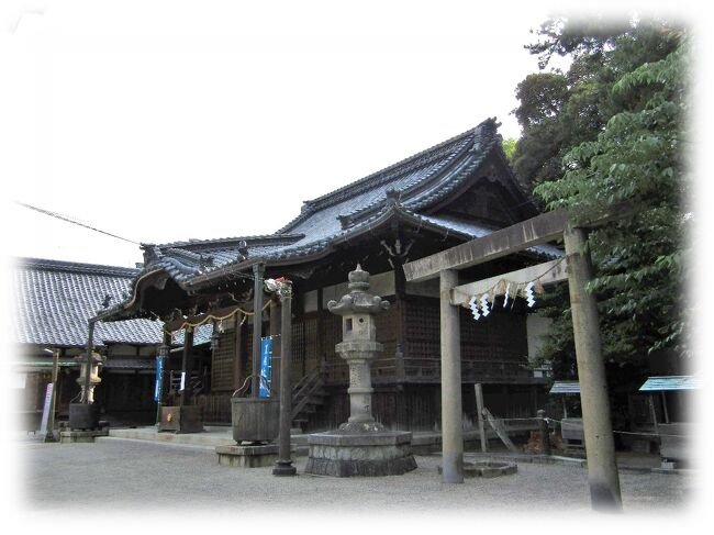 三重県四日市市諏訪栄町「諏訪神社」<br />鵜森神社から近鉄四日市駅方向の「諏訪神社」へ。<br /><br />旧東海道沿いに諏訪神社社頭があり、伊勢国四日市産土神で祭神は建御名方神、八重事代主命を祀る。<br />建仁二年(1202)の鎮座と由緒ある神社。<br />