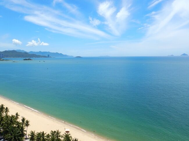 旅太郎の海外も復活!<br />夏休みに母子でベトナムとタイへ行って参りました♪<br /><br />前半はベトナム。<br />ホーチミン少々と、本命のニャチャン。<br />ニャチャンはベトナム屈指のビーチリゾートで、8月がベストシーズン。夏休み旅行にもってこい!<br />ビーチ沿いのリゾートに泊まって、観光はソコソコにのんびり過ごしました。<br /><br /><スケジュール:★が今回のお話><br />★8/09(火)成田→ホーチミン<br />★8/10(水)ホーチミン→ニャチャン<br />★8/11(木)<br />★8/12(金)ニャチャン→バンコク<br />☆8/13(土)<br />☆8/14(日)バンコク→<br />☆8/15(月)→羽田