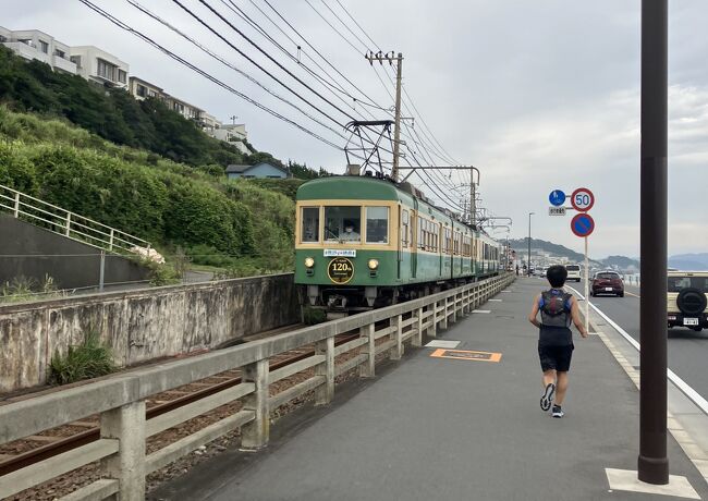 オフの昼から<br />夏大好きジジイだけど<br />ギンギンの日差しじゃ無いし～<br />波も無いし<br />テンションMAXにならずだけど<br /><br />今晩久々にカミさんと<br />鎌倉で一杯するから<br />それまで<br />鵠沼（くげぬま）の海行って<br />チャリでも借りて<br />江ノ電沿いに走るかな<br />の備忘録