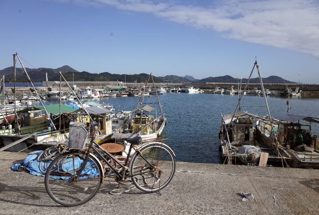 今治沖に浮かぶ伊予大島は芸予諸島の一角で、1999年に来島大橋開通に伴って陸続きになりました。島の周囲は潮流が速く、特に来島海峡は急潮で有名。村上海賊と呼ばれる海上勢力の本拠地となりました。<br />17世紀以来、高級石材大島石の産地という一面も併せ持ちます。<br />2005年に今治市に編入された旧宮窪町を、公共交通(路線バスと航路)でチャレンジします。