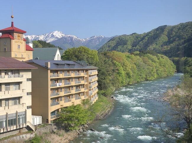 久々の家族旅行。<br />海に沈む夕陽と温泉を目当てに、お天気を祈りつつ瀬波温泉へ。GWの混雑を避けるため、帰路の水上に一泊して温泉を楽しむゆるゆるした旅程を組みました。<br />▶︎水上はどこもすごい混雑。予定を変更し、のんびり宿に滞在し、温泉を堪能しました。